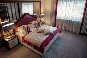 Grand Suite, 1 King Bed, Terrace, City View