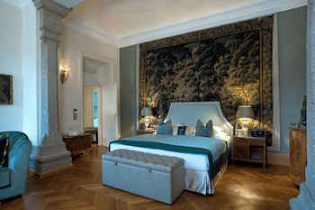Design Suite, 1 King Bed, Park View, Corner