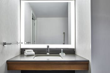 Room, 2 Queen Beds (Mobility Accessible, Transfer Shower)
