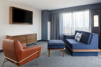 Suite, 1 King Bed with Sofa bed, Balcony