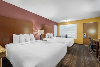 Standard Room, 2 Double Beds, Non Smoking, Refrigerator & Microwave