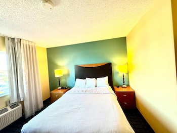Standard Room, 1 Queen Bed, Non Smoking