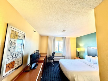 Standard Room, 1 Queen Bed, Non Smoking