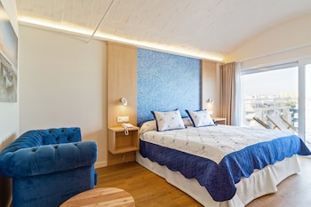 Deluxe Double Room, Terrace, Partial Sea View