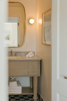 Room, 1 King Bed (Peninsula View)