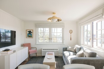Suite, 1 King Bed with Sofa bed