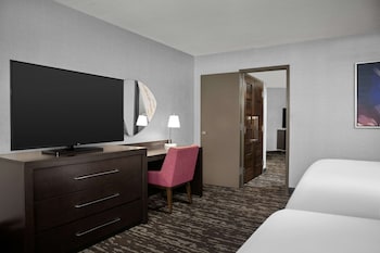 Suite, 2 Double Beds, Accessible, Bathtub
