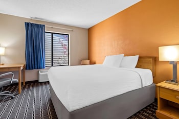 Standard Room, 1 Queen Bed, Non Smoking (Microwave & Fridge)