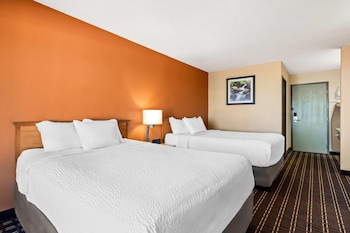 Standard Room, 2 Queen Beds, Non Smoking (Microwave & Fridge)