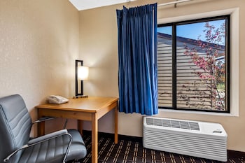 Standard Room, 1 Queen Bed, Non Smoking (Microwave & Fridge)