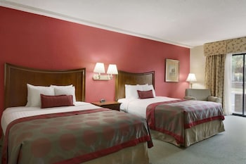 Standard Room, 2 Queen Beds, Non Smoking