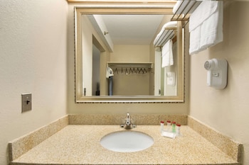 Standard Room, 1 King Bed, Accessible