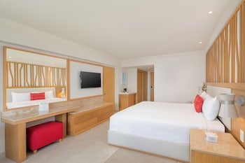 Deluxe Lagoon Room