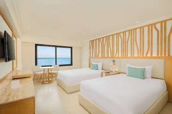 Deluxe Lagoon Room