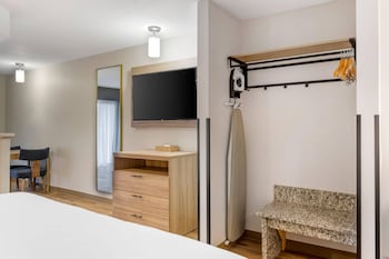 Suite, 1 King Bed, Non Smoking, Pool View (Efficiency, Balcony)
