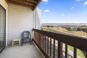 Suite, 2 Queen Beds, Non Smoking, Balcony (Efficiency, Water View)