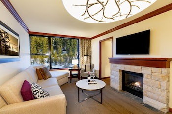 Suite, Fireplace (Forest View)