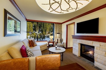 Suite, Fireplace (Forest View)