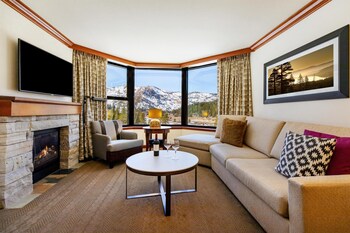 Suite, Fireplace, Valley View