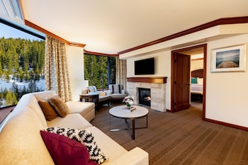 Deluxe Suite, Fireplace (Forest View)
