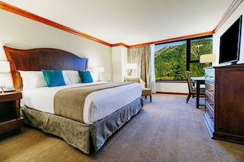 Deluxe Room, 1 King Bed, Valley View