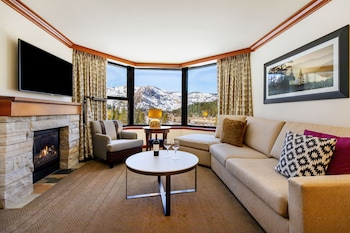 Suite, Fireplace, Valley View