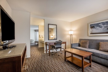 Suite, 1 King Bed, Living Room with Sofa Bed, Ocean View, Non Smoking
