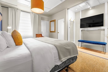 Standard Room, 1 King Bed, Balcony, Lagoon View