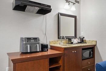 Room, 2 Queen Beds, Non Smoking (Upper Floor)