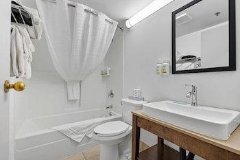 Suite, 1 Bedroom, Non Smoking (Upper Floor)