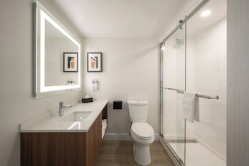 Standard Room, 1 Queen Bed