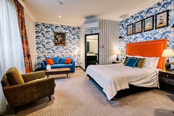 Deluxe Double Room, 1 King Bed with Sofa bed, Non Smoking