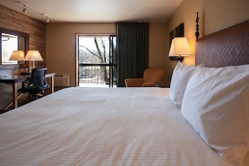 Deluxe King with Riverview