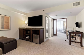 Suite, 1 King Bed (Room to Work)