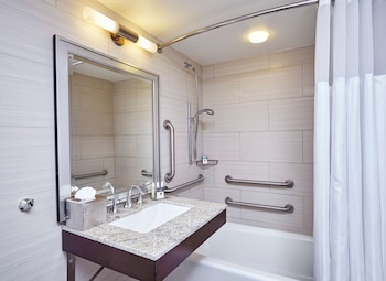 Guestroom - 1 King Bed Accessible Bathtub
