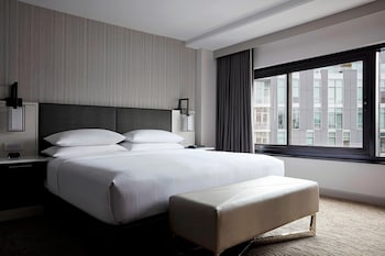 Deluxe Room, 1 King Bed, Corner