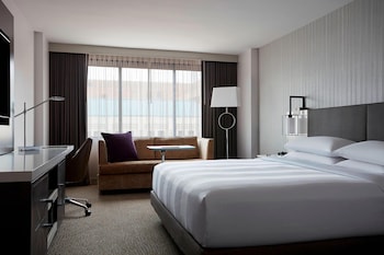 Deluxe Room, 1 King Bed, Corner