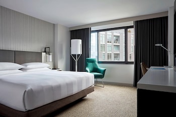 Deluxe Room, 1 King Bed, Corner