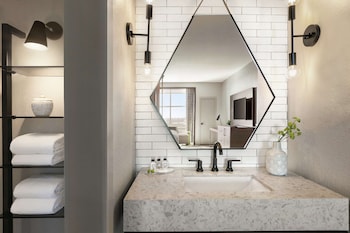 Room, 1 King Bed (Bonita Vista)