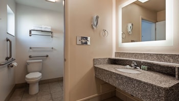 Standard Room, 2 Queen Beds, Accessible, Bathtub