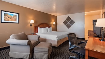 Standard Room, 1 King Bed, Non Smoking, Refrigerator & Microwave