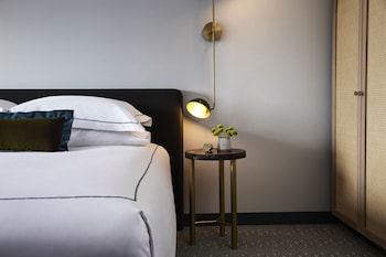 Room, 1 King Bed, Roll-in Shower (Mobility Accessible)