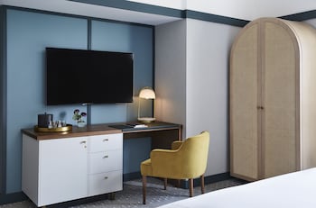Premium Room, 1 King Bed (High Floor)