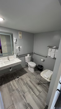 Deluxe Room, 1 King Bed, Mobility Accessible, Non Smoking (Roll-In Shower)