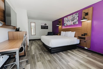 Deluxe Room, 1 King Bed, Non Smoking