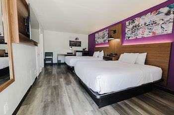 Room, 2 Queen Beds, Mobility Accessible, Non Smoking (Roll-In Shower)