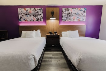 Room, 2 Queen Beds, Mobility Accessible, Non Smoking (Roll-In Shower)