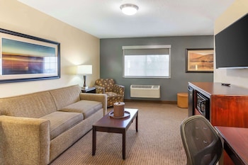 Suite, 2 Queen Beds, Non Smoking, Refrigerator & Microwave (with Sofabed)