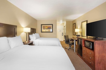 Standard Room, 2 Queen Beds, Non Smoking, Refrigerator