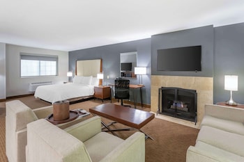 Suite, 1 King Bed, Non Smoking, Jetted Tub (with Sofabed)